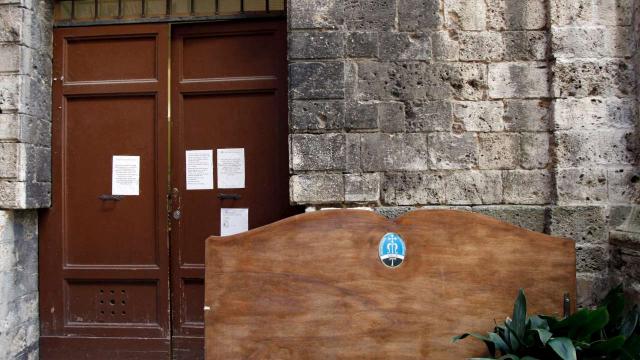 Bancarella di solidarietà - ingresso-1280.jpg