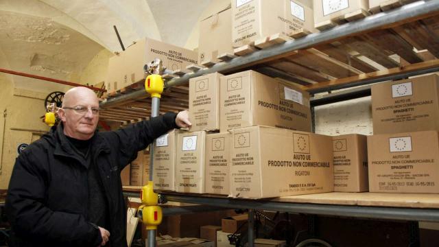 Bancarella di solidarietà - magazzino-1280.jpg