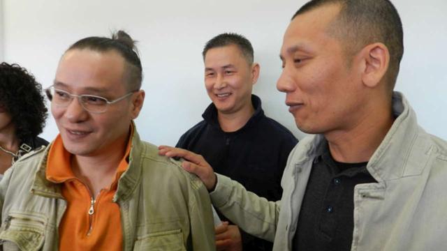 abbracci colorati 2.jpg